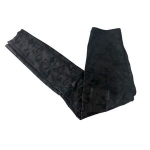 HUE Stretchy Pleather Pattern Pant